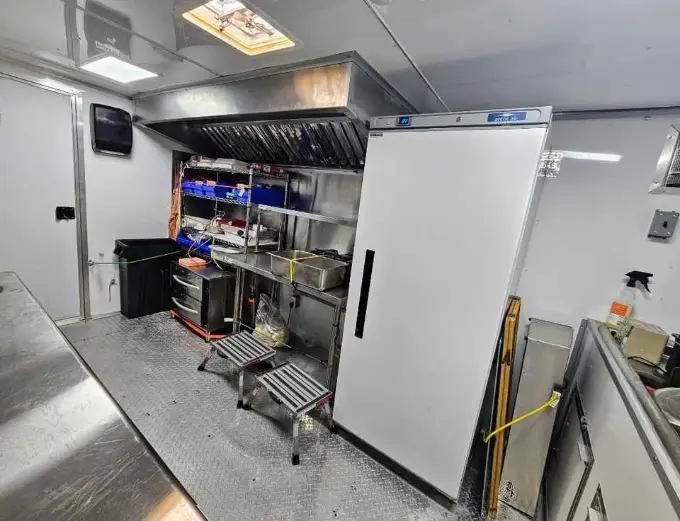 2024 Food truck/trailer 22' w/porch