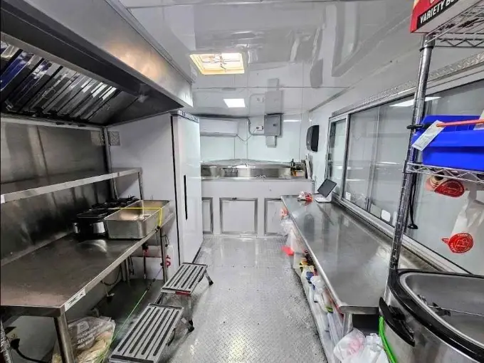 2024 Food truck/trailer 22' w/porch