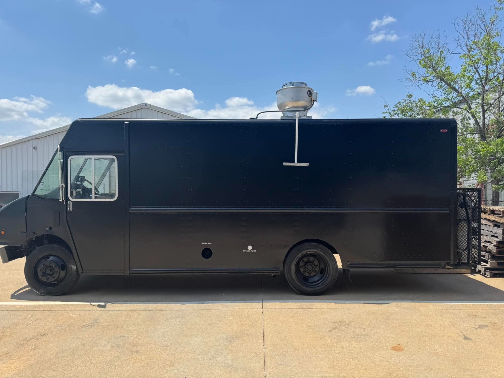 2007 Freightliner Food Truck