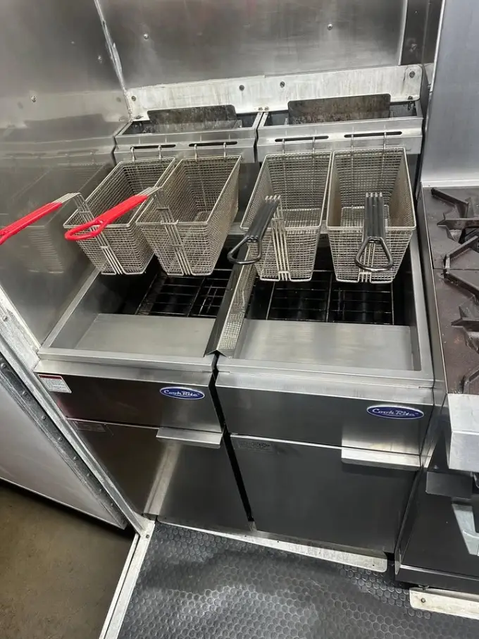 2022 FOOD TRAILER 16FT